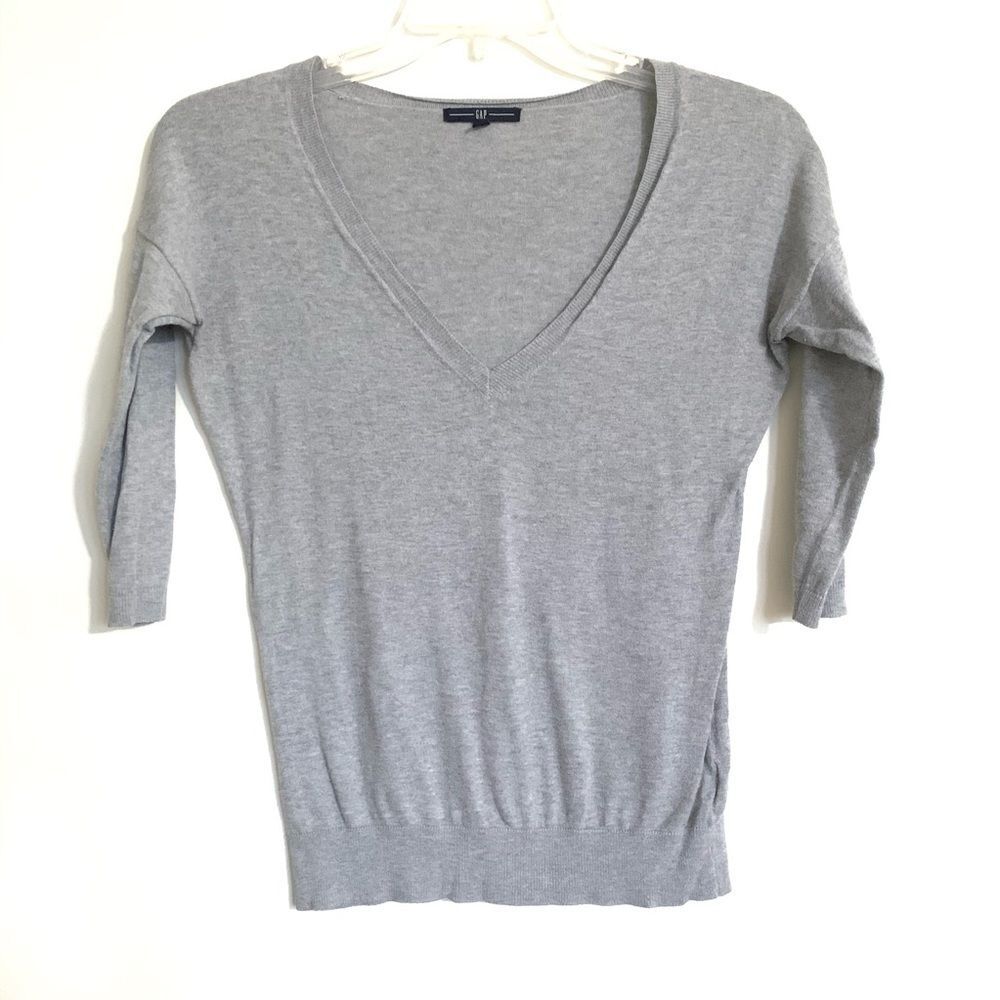 Gap Gray V-Neck Sweater 3/4 Length Sleeves Lightweight Knit Women size Medium